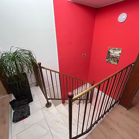 Majus 1 Vendeghaz - Torony Hotel Buitenkant foto